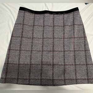 New without tags - Ann Taylor plaid mini skirt Burgundy size 14